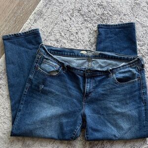 Old Navy Boyfriend Jeans Cropped - Medium/Dark Blue Wash